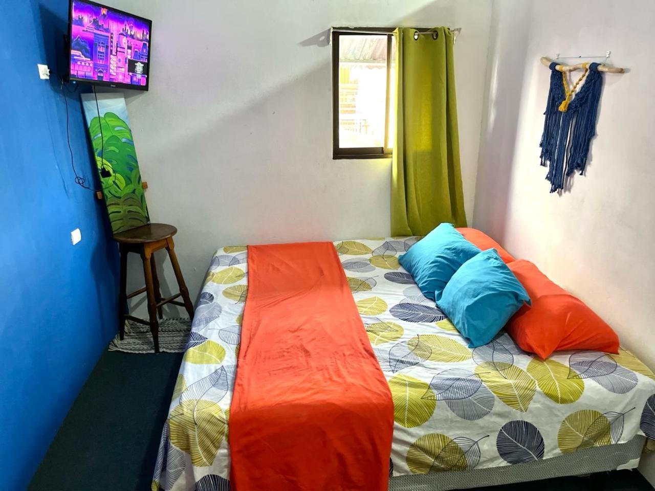 Cheap Hostel Quepos Bagian luar foto