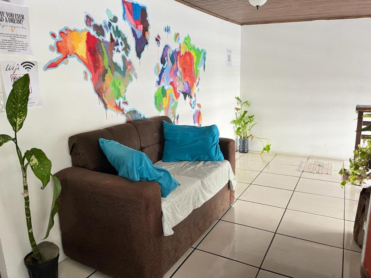 Cheap Hostel Quepos Bagian luar foto
