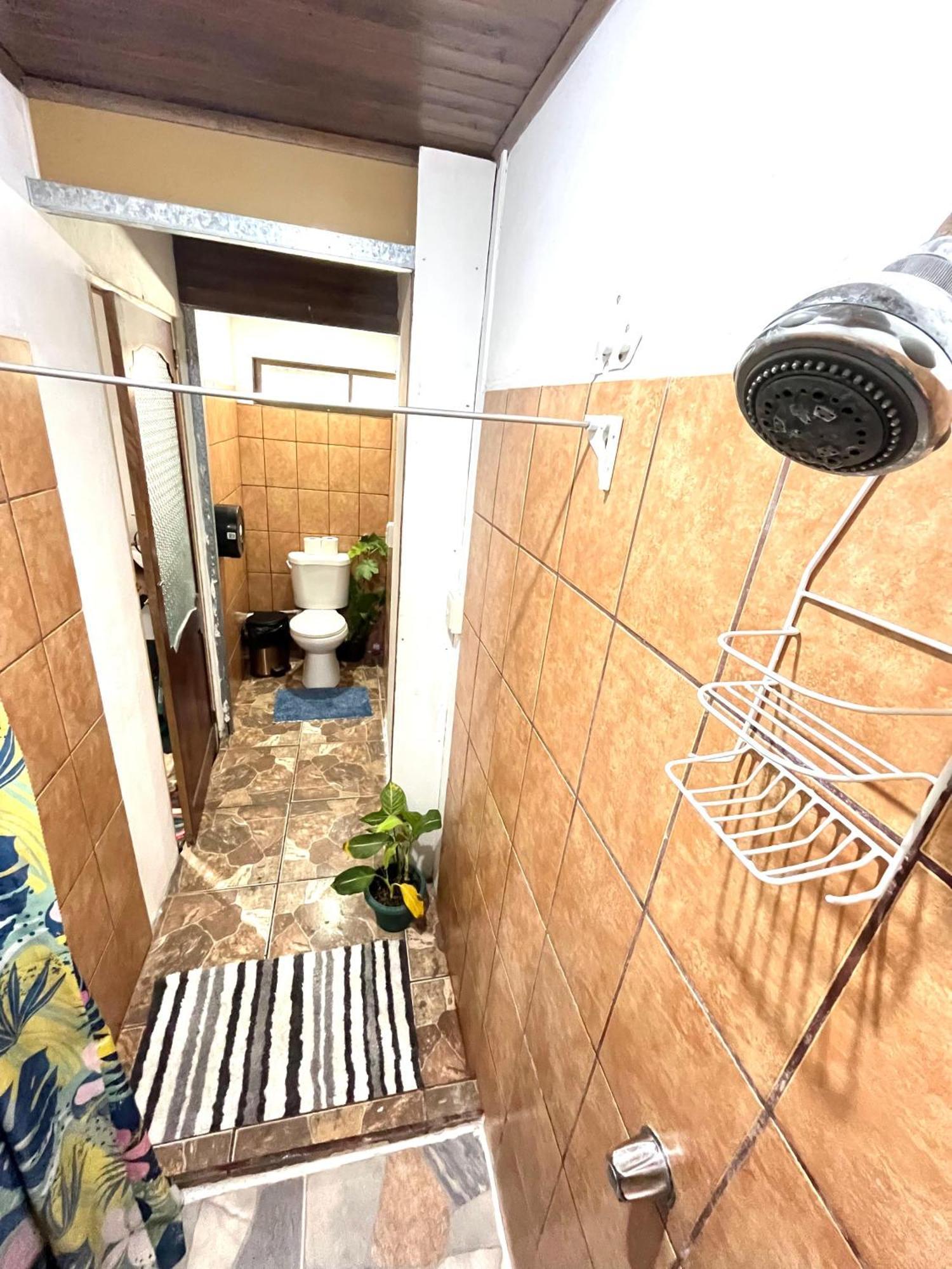 Cheap Hostel Quepos Bagian luar foto