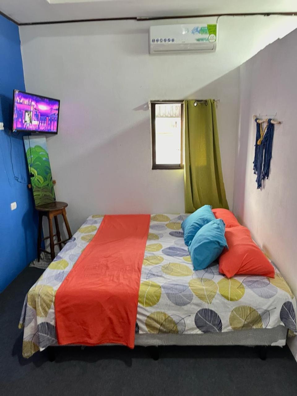 Cheap Hostel Quepos Bagian luar foto