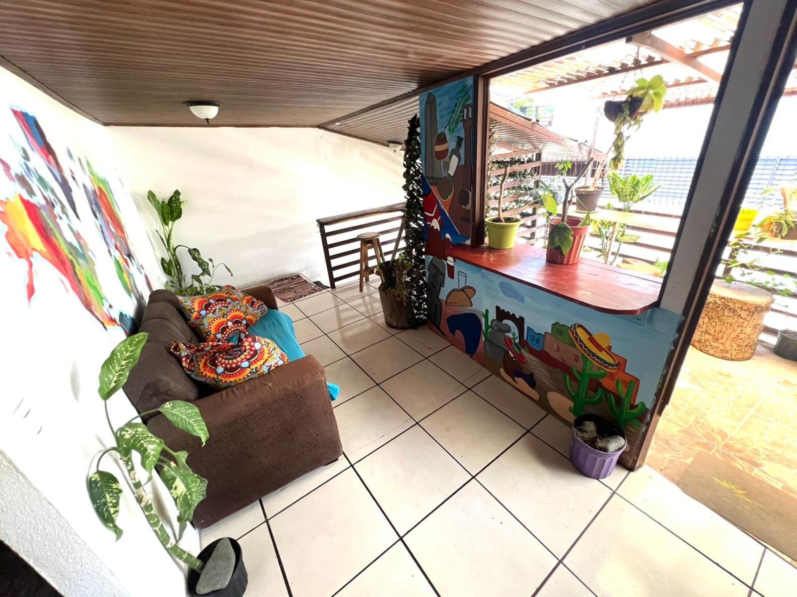 Cheap Hostel Quepos Bagian luar foto