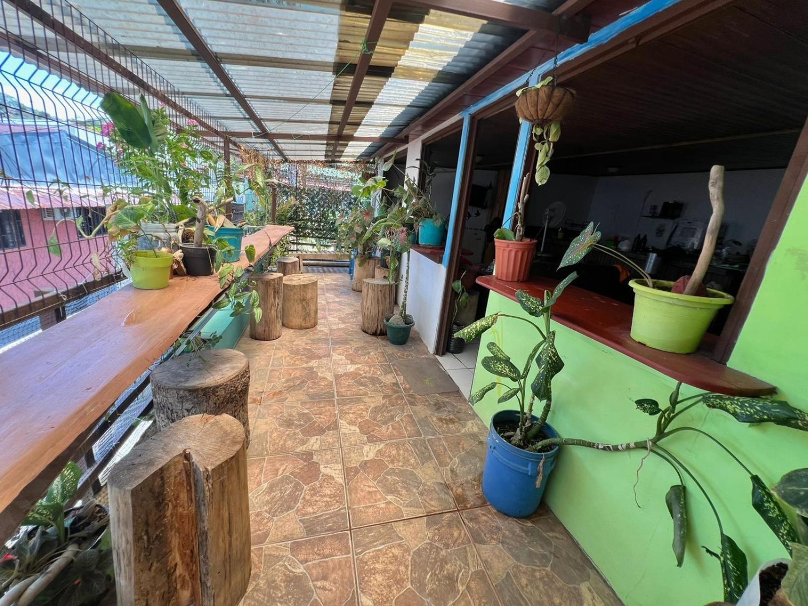 Cheap Hostel Quepos Bagian luar foto