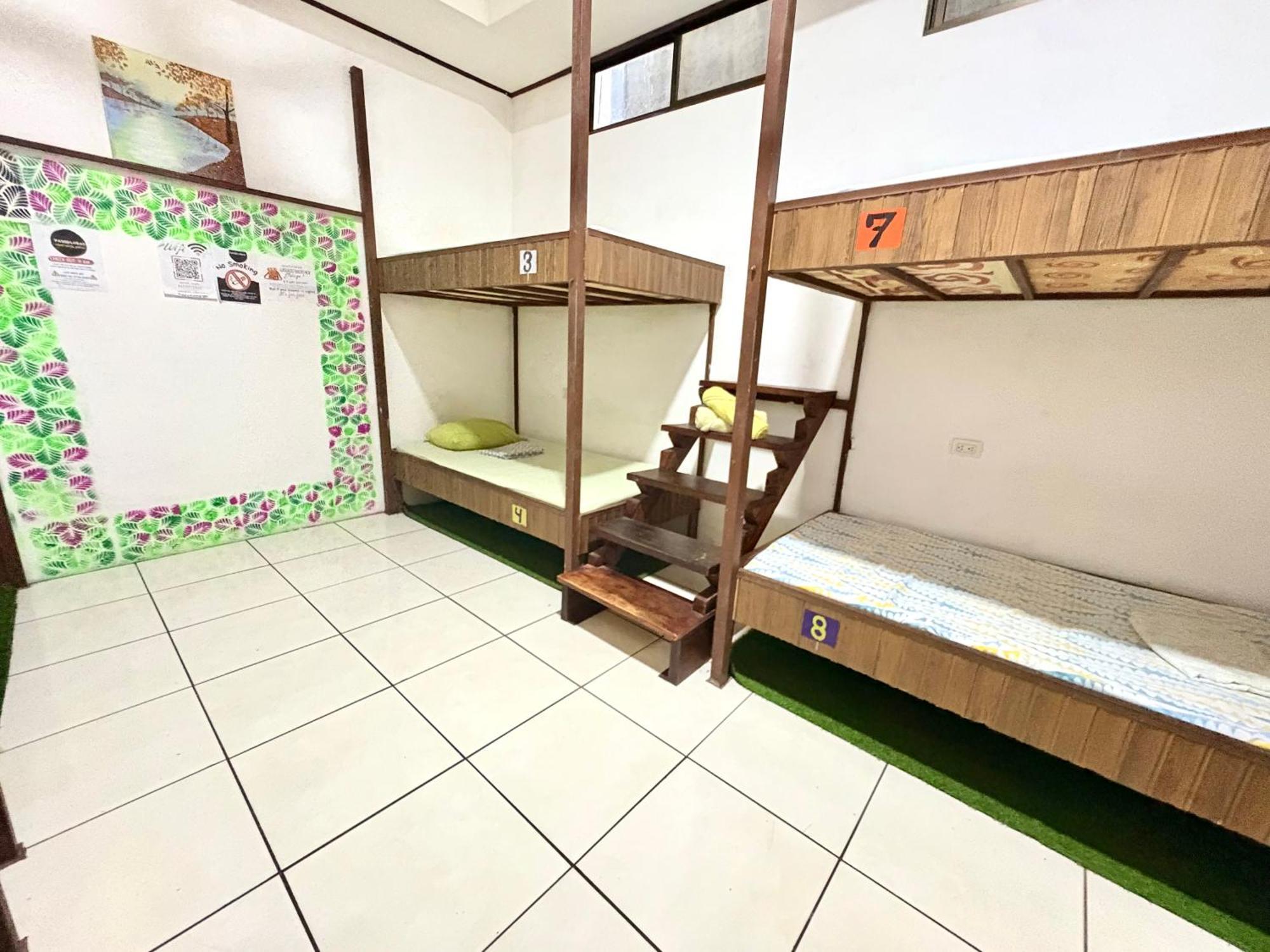 Cheap Hostel Quepos Bagian luar foto